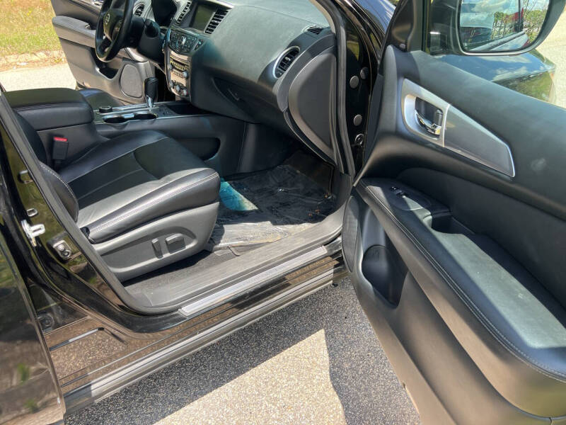 2020 Nissan Pathfinder SL