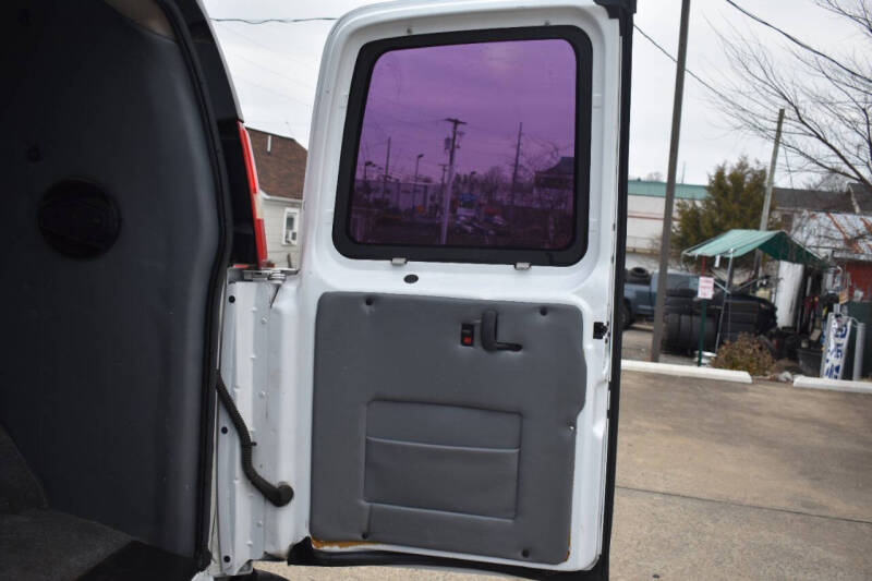 2013 Chevrolet Express Cargo Work Van photo 29