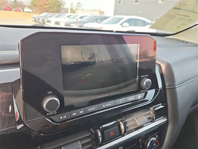 2024 Nissan Pathfinder SV