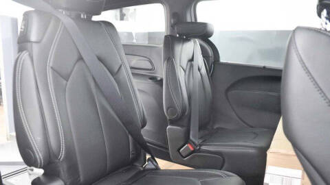 2025 Chrysler Voyager LX