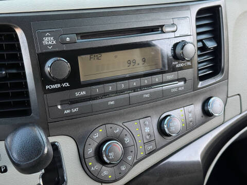 2012 Toyota Sienna Base 7-Passenger
