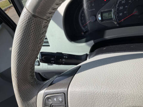 2014 Toyota Sienna SE 8-Passenger