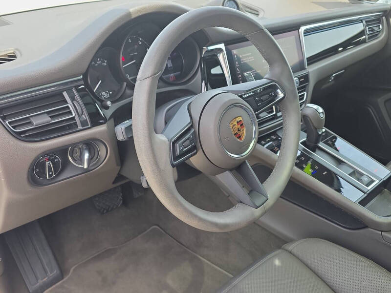 2025 Porsche Macan