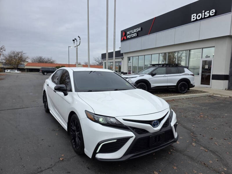 2022 Toyota Camry Hybrid SE