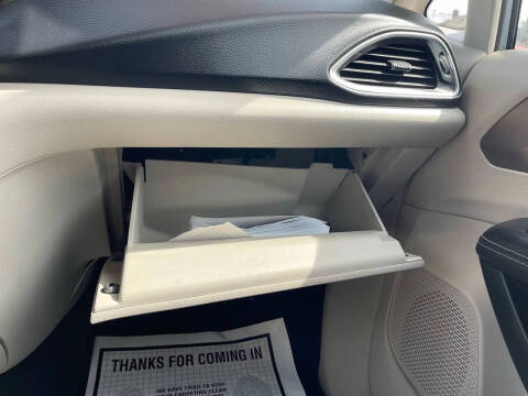 2020 Chrysler Voyager LXi