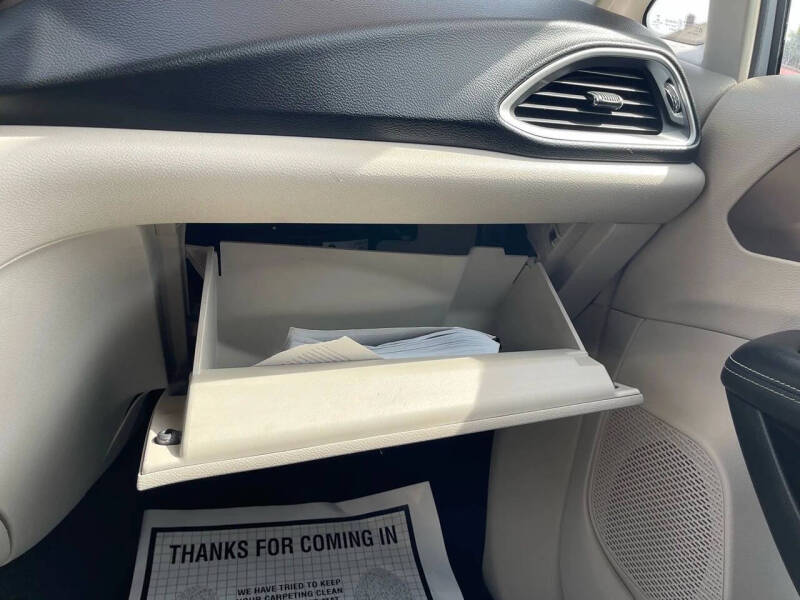 2020 Chrysler Voyager LXi