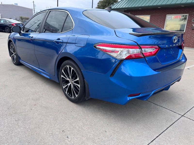 2020 Toyota Camry SE