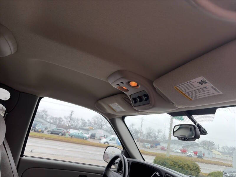 2004 Chevrolet Tahoe LS - Photo 17