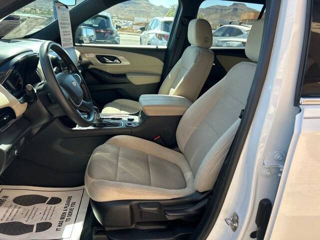 2022 Chevrolet Traverse LS