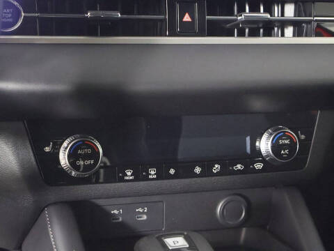 2025 Mitsubishi Outlander ES