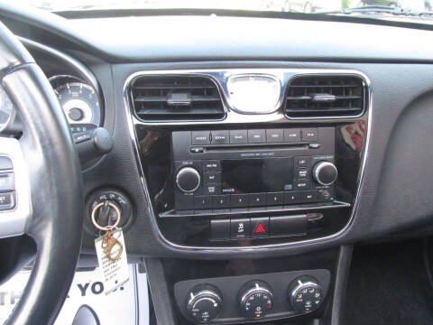 2013 Chrysler 200 Touring