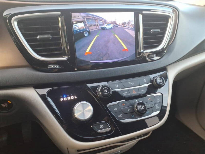 2017 Chrysler Pacifica Touring-L