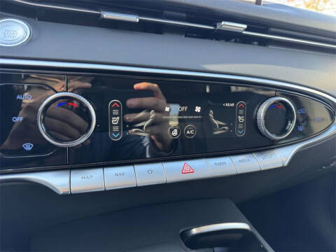 2023 Genesis GV70 2.5T Standard