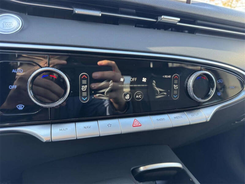 2023 Genesis GV70 2.5T Standard