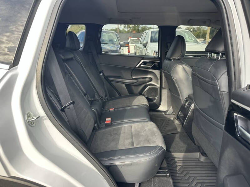 2023 Mitsubishi Outlander SE