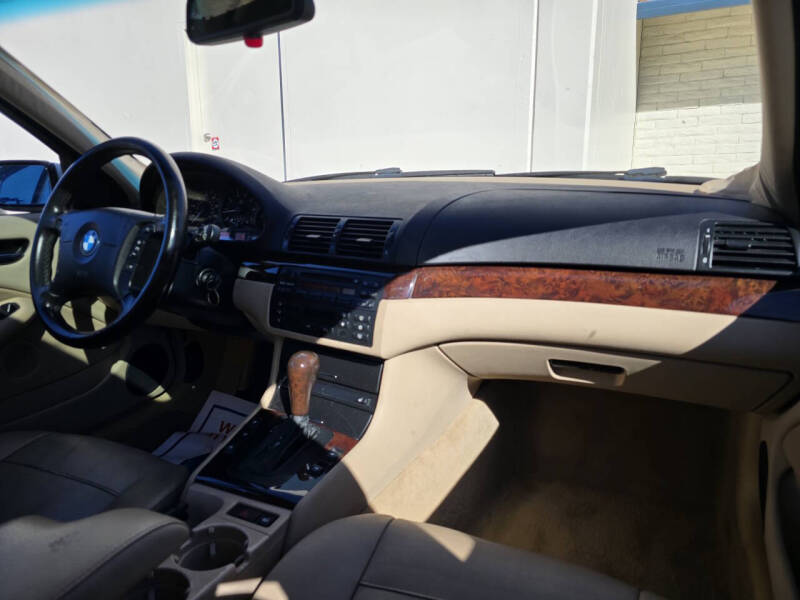 2004 BMW 3 Series 325i