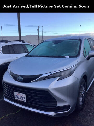 2024 Toyota Sienna LE 8-Passenger