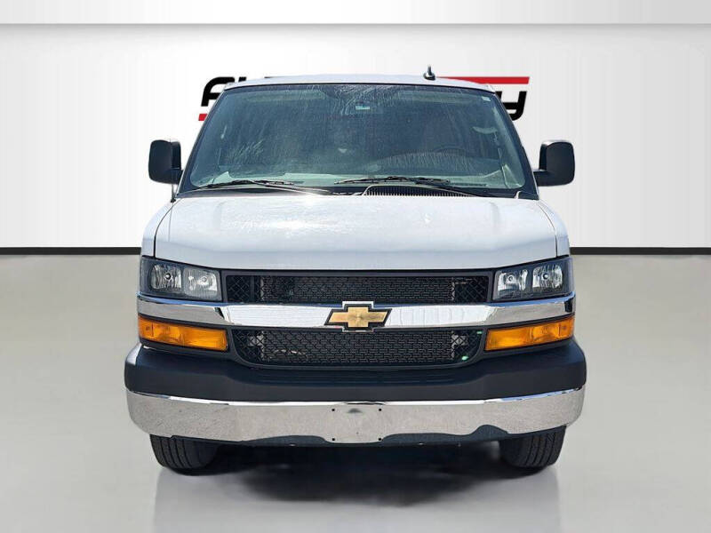 2025 Chevrolet Express 3500