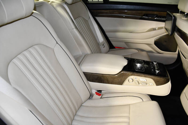 2019 Genesis G90