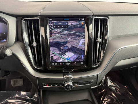 2024 Volvo XC60 B5 Core Dark Theme