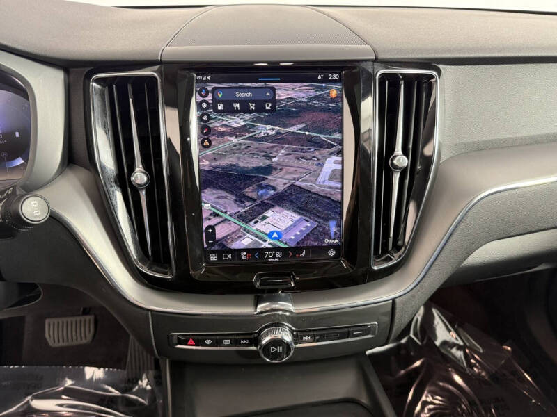 2024 Volvo XC60 B5 Core Dark Theme