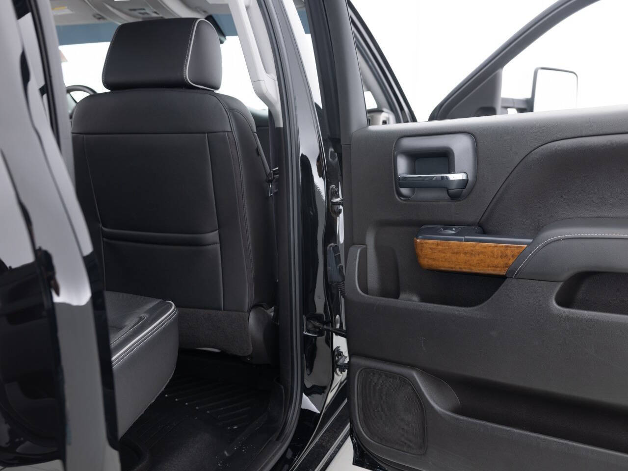 Used Car 2017 Chevrolet Silverado 1500  High Country 4x4 4dr Crew Cab 5.8 Ft. Sb For Sale Under $25,000 In Coal City, Illinois