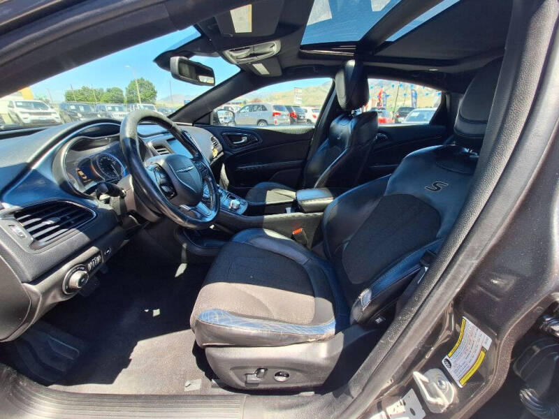 2015 Chrysler 200 S