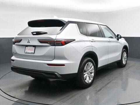 2026 Mitsubishi Outlander ES