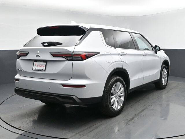 2026 Mitsubishi Outlander ES