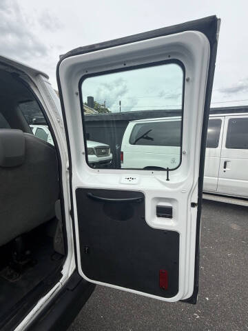 2013 Ford E-Series E-350 SD XLT