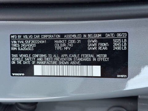 2024 Volvo XC40 B5 Ultimate Bright Theme