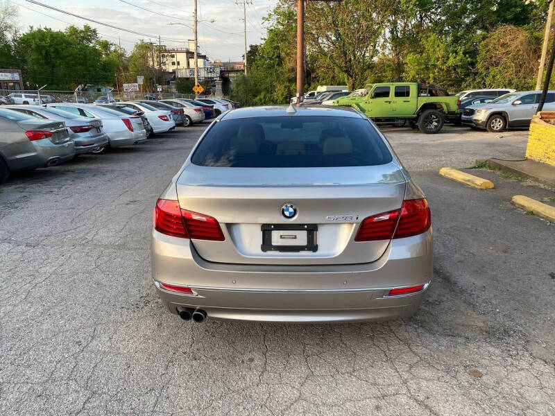 2016 BMW 5 Series 528i