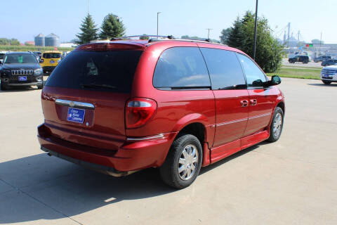 2005 Chrysler Town and Country Limited