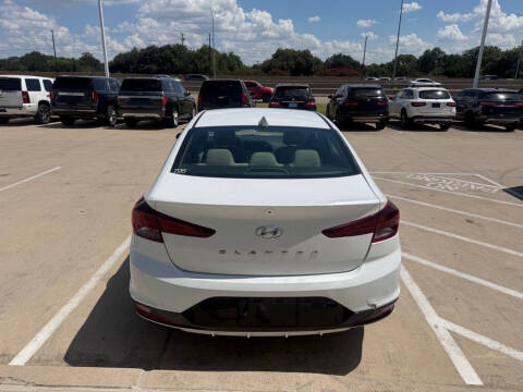 2019 Hyundai Elantra SE