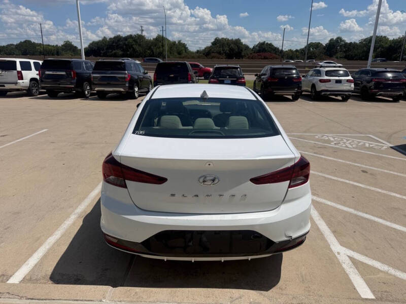 2019 Hyundai Elantra SE
