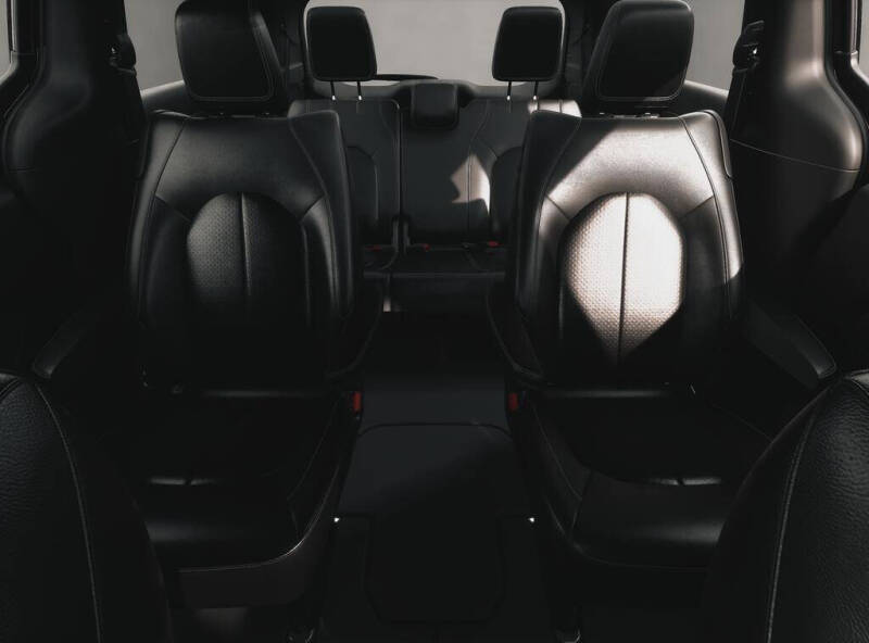 2027 Chrysler Pacifica Select