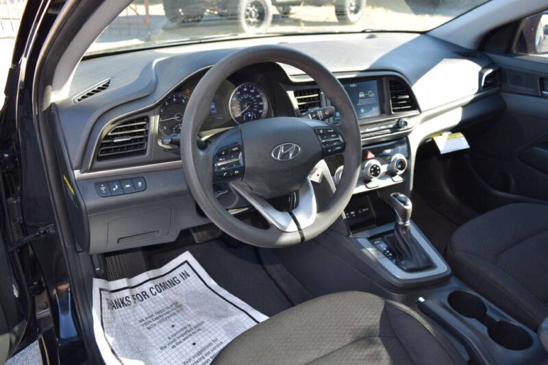 2019 Hyundai Elantra SEL photo 12