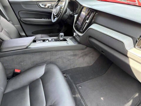 2025 Volvo XC60 B5 Plus Dark Theme