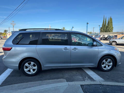 2015 Toyota Sienna LE 8-Passenger