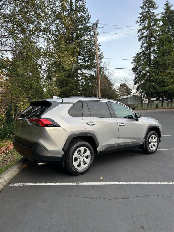 2020 Toyota RAV4 LE