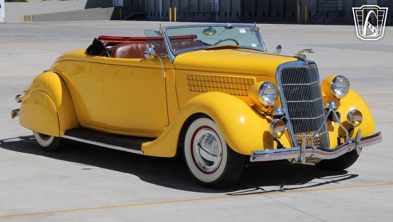 1935 Ford Deluxe