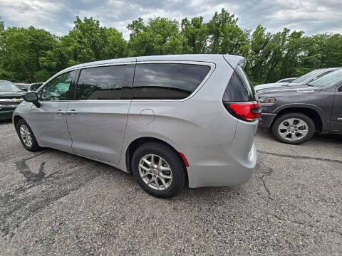 2024 Chrysler Pacifica Touring L