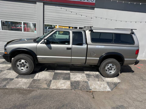 2000 Chevrolet S-10 for sale at Moi Motors in Eugene OR