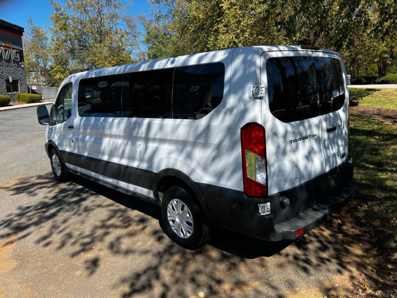 2016 Ford Transit XLT photo 5