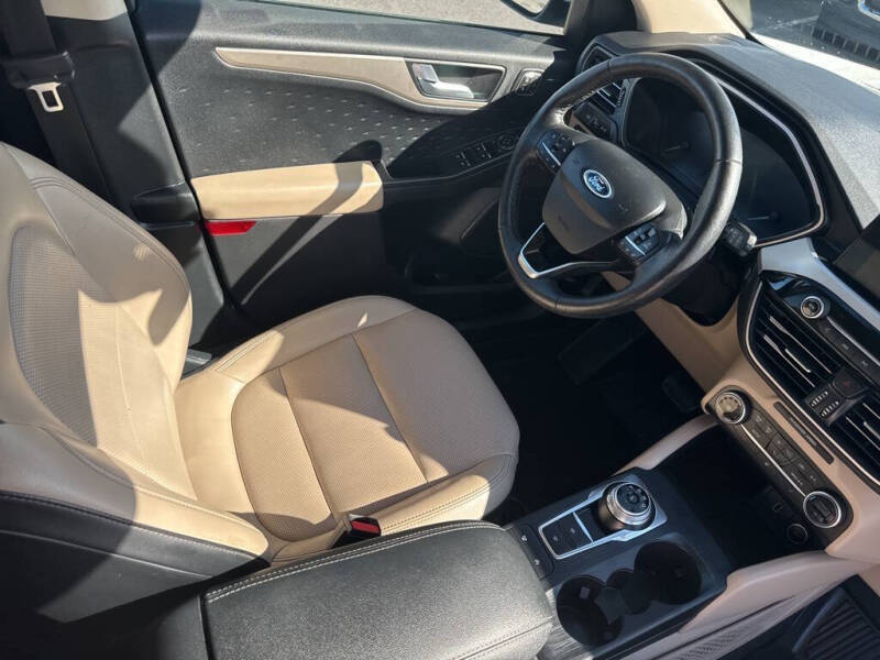 2020 Ford Escape SEL