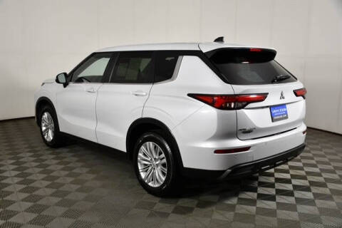 2024 Mitsubishi Outlander ES