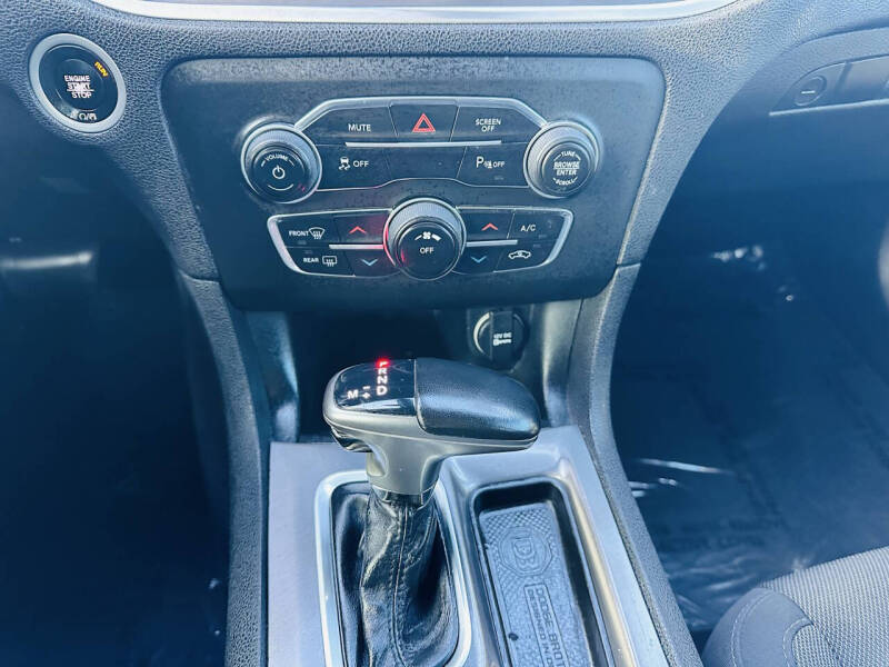 2019 Dodge Charger SXT