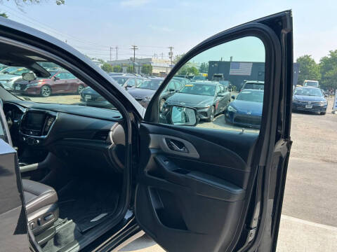2022 Chevrolet Traverse LT Leather