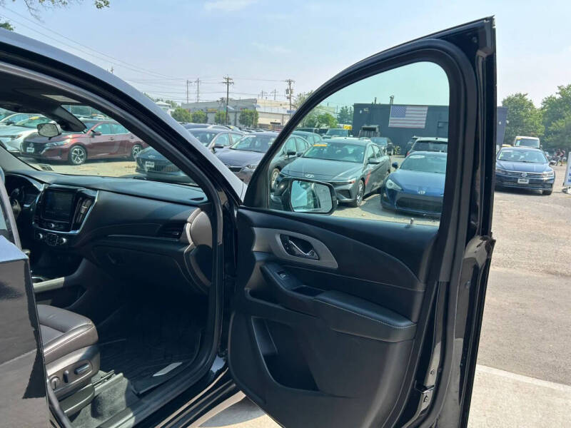 2022 Chevrolet Traverse LT Leather