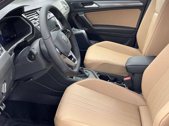 2024 Volkswagen Tiguan SE R-Line Black